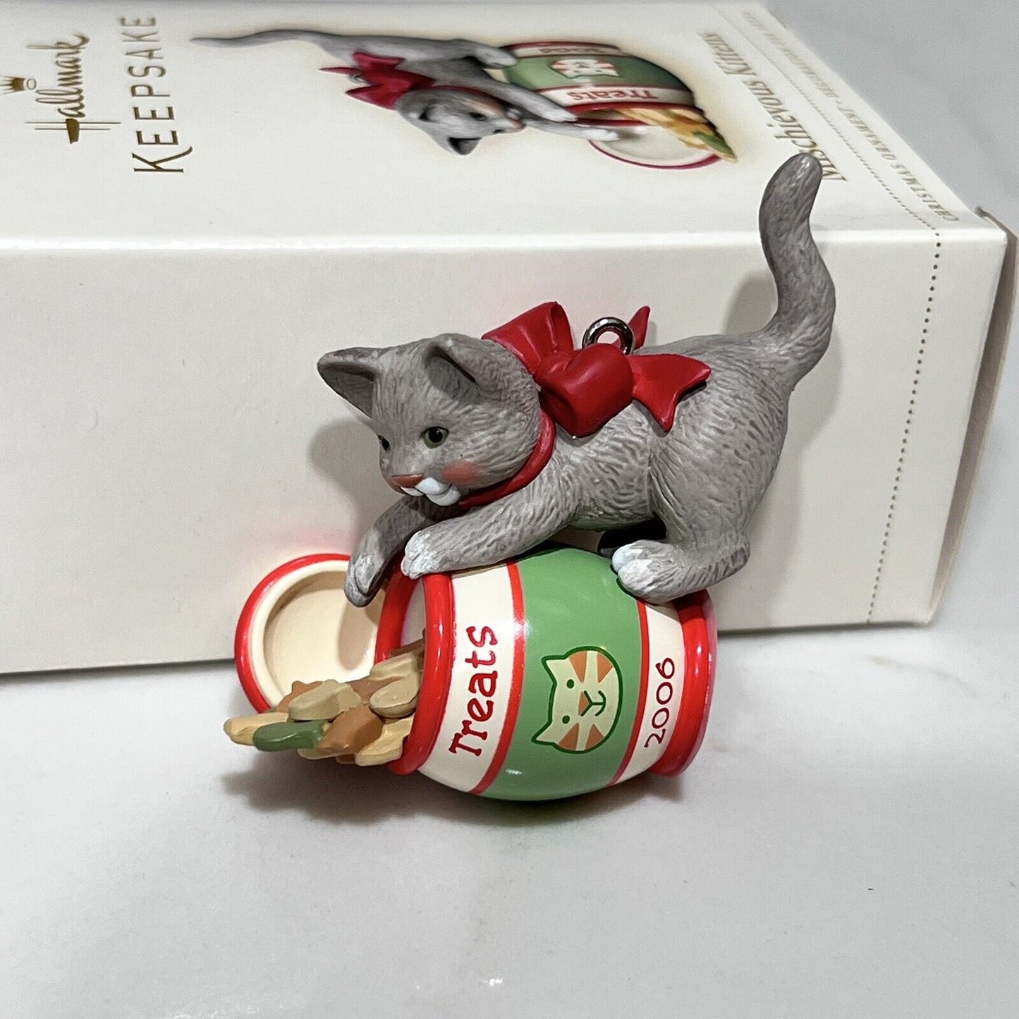 2006 “Mischievous Kittens” #8 in Series Hallmark Grey Cat Christmas Ornament