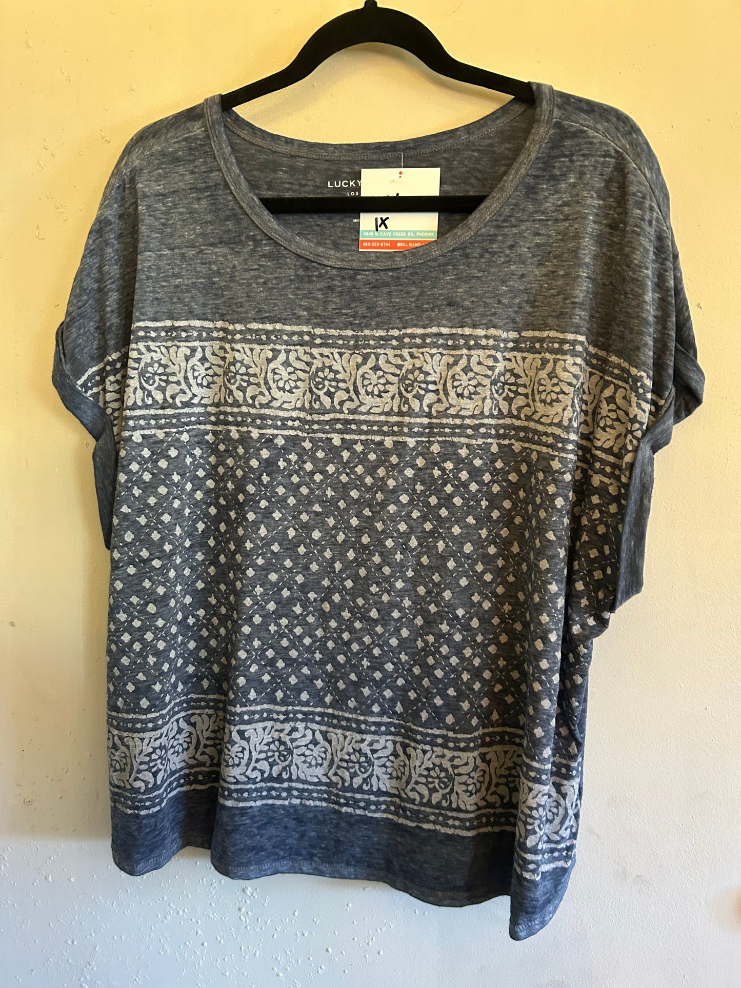 Lucky Blue white pattern tshirt - lucky