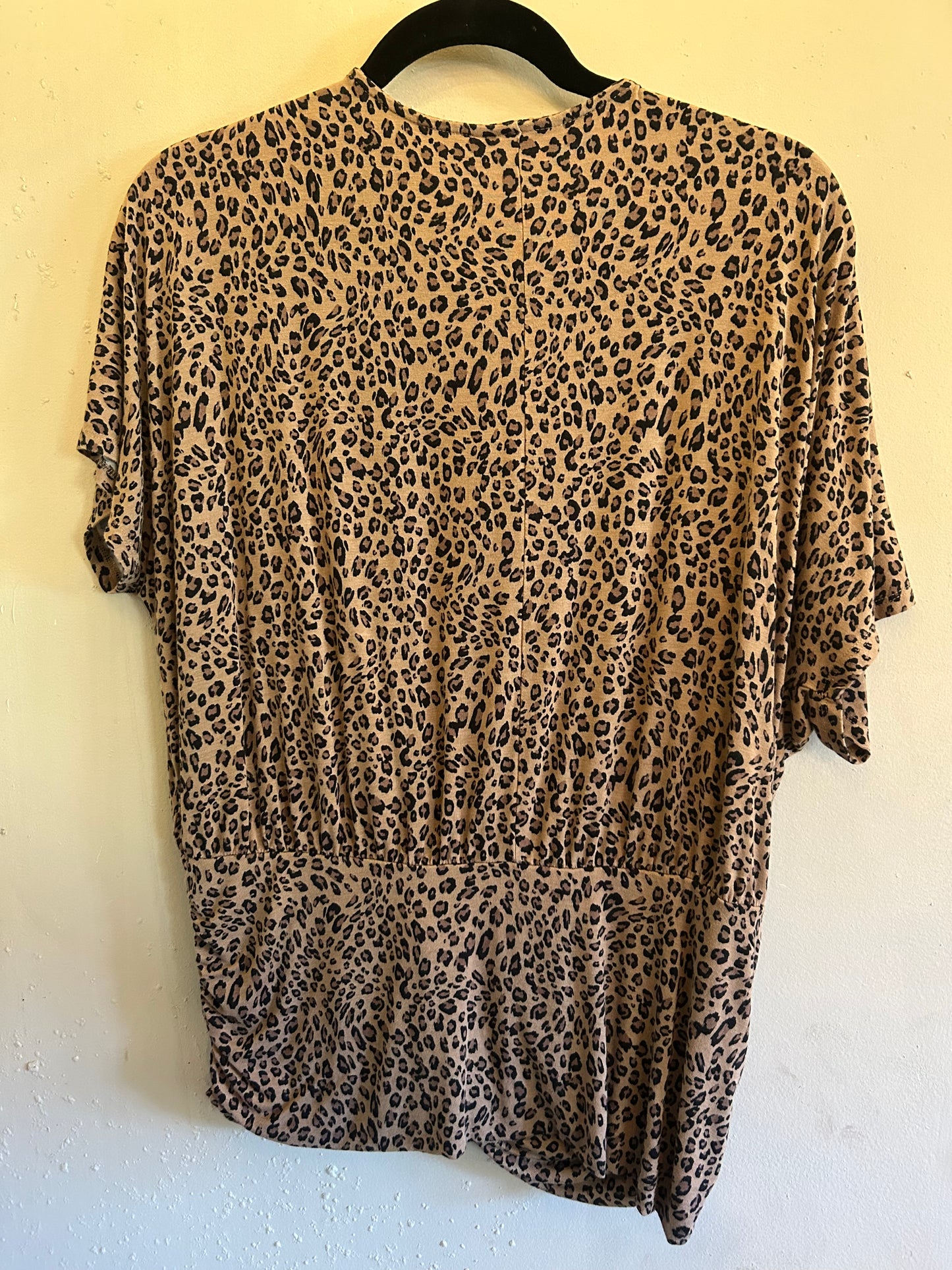 Bar III Leapord print V neck knotted bottom shirt