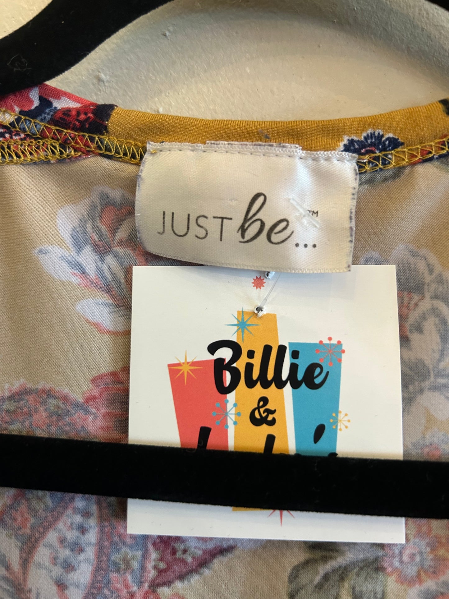 Just Be Gold paisely floral v neck