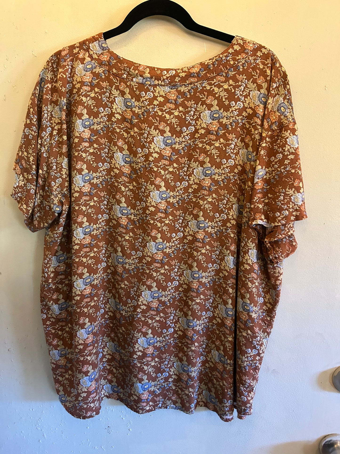 Galy Brown w purple flower v neck button down