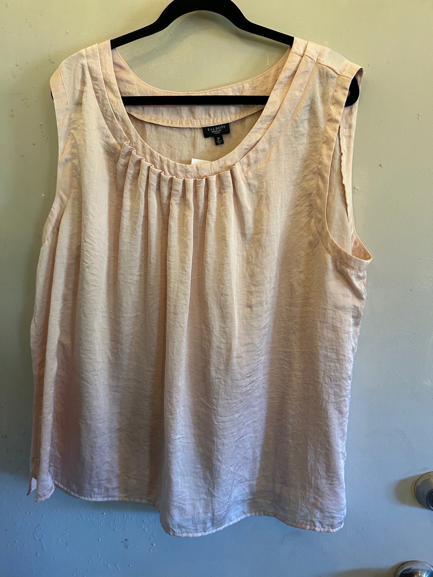 Salmon scoop sleeveless blouse