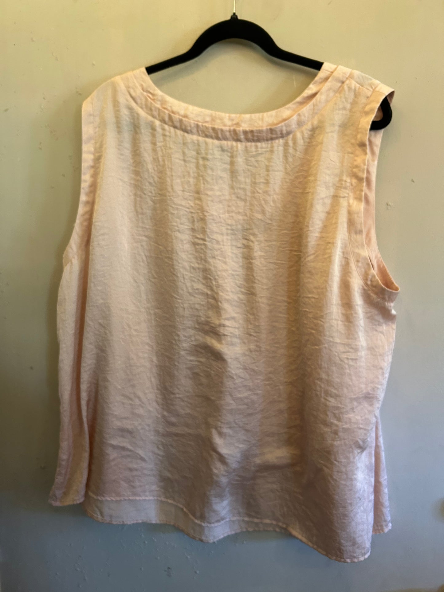 Salmon scoop sleeveless blouse