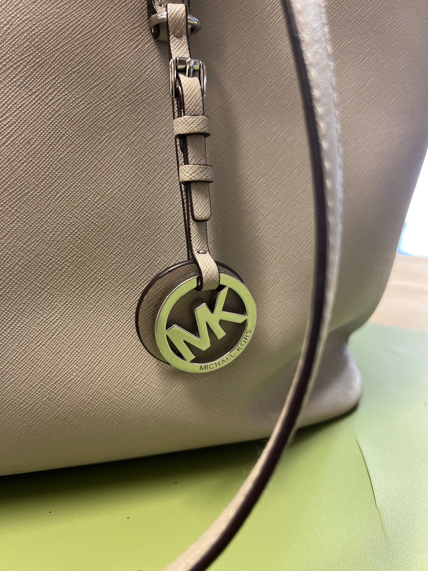 Michael Kors Large Leather Light Cream Tote w/Center Laptop Pocket #3860Q0 CJ00980