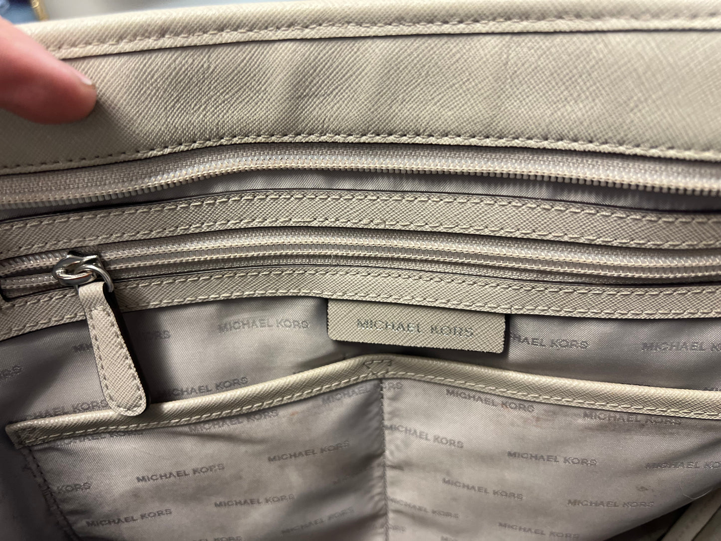 Michael Kors Large Leather Light Cream Tote w/Center Laptop Pocket #3860Q0 CJ00980