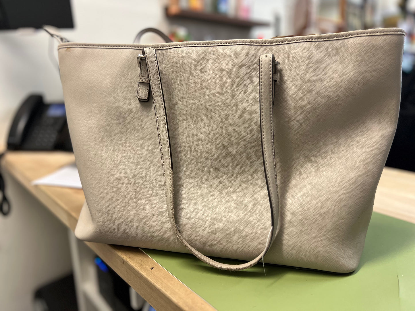 Michael Kors Large Leather Light Cream Tote w/Center Laptop Pocket #3860Q0 CJ00980