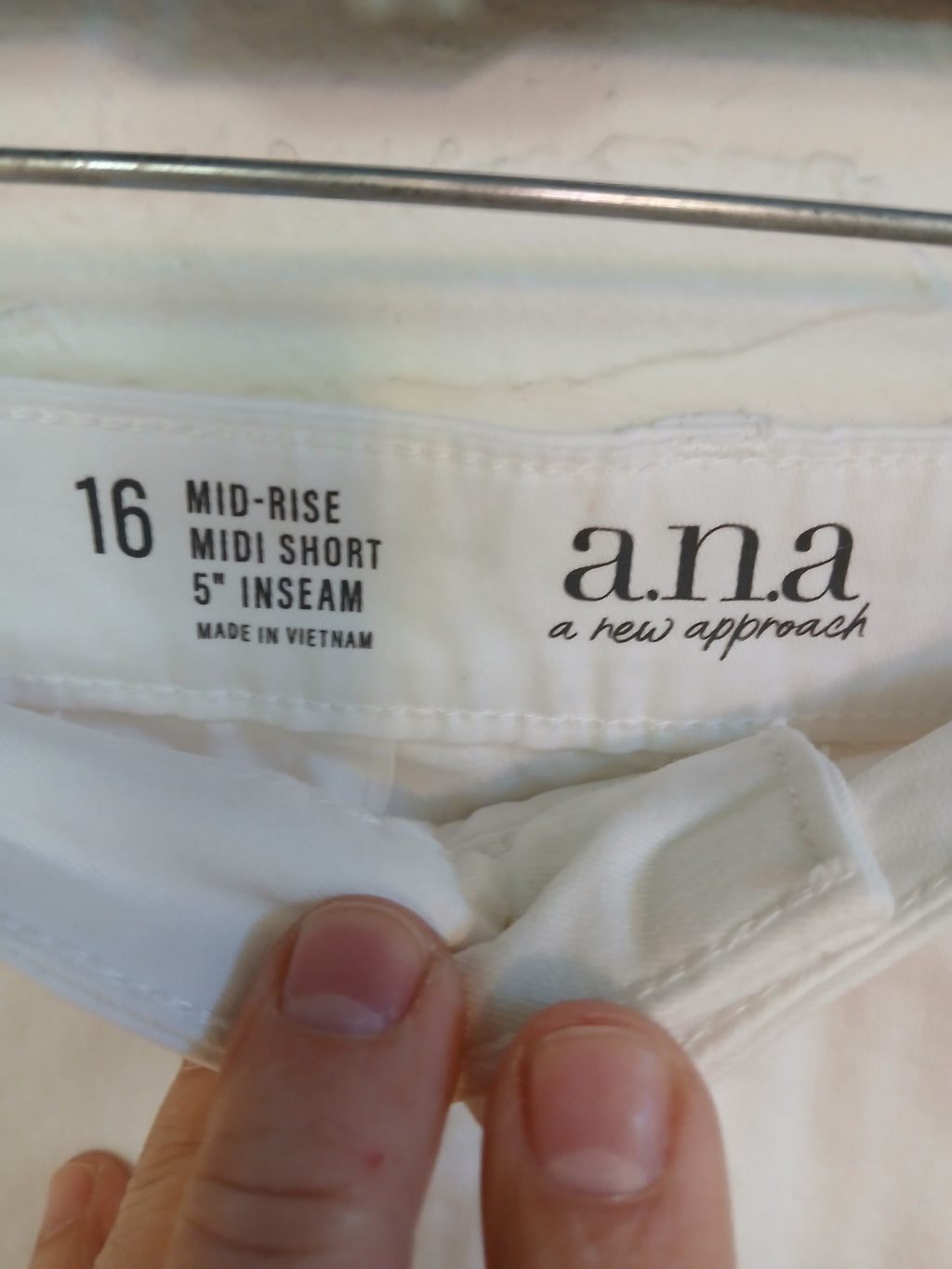 A.N.A. White Mid-Rise Midi Short