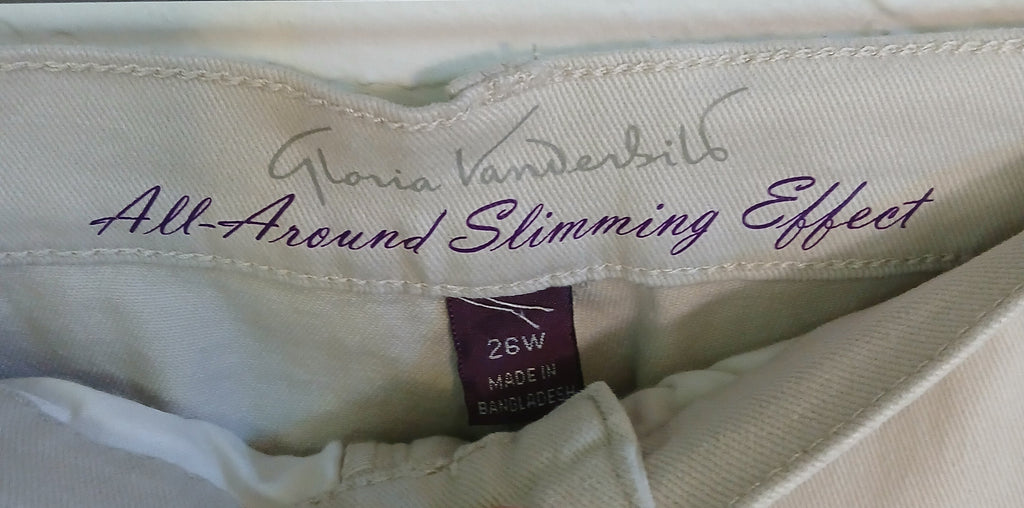 Gloria Vanderbilt NWT Tan All Around Slimming Clasic Rise Skimmer Length Hug-Me Stretch Denim Shorts