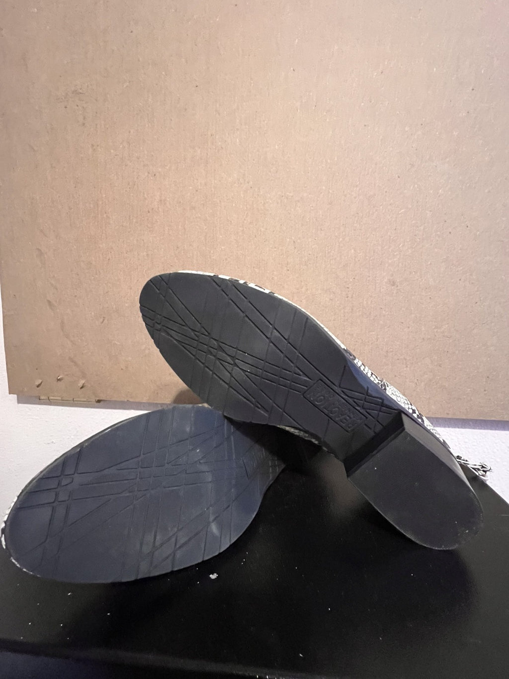 Kenneth Cole Reaction Women's Side Skip Snake Skin Boots Sz 8