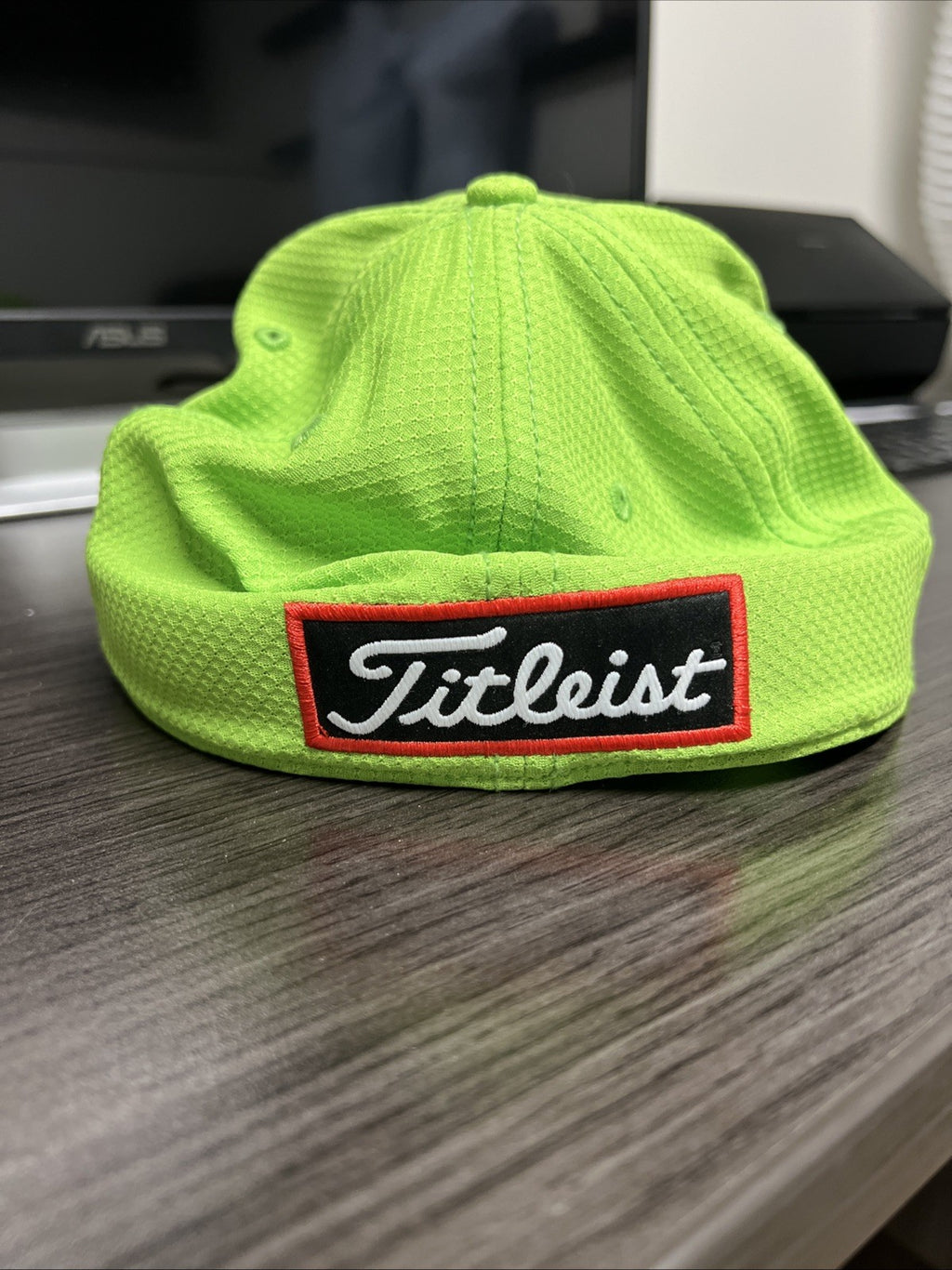 Titleist FJ Pro V 1 Lime Green Large/XL  Fitted Hat Golf Cap