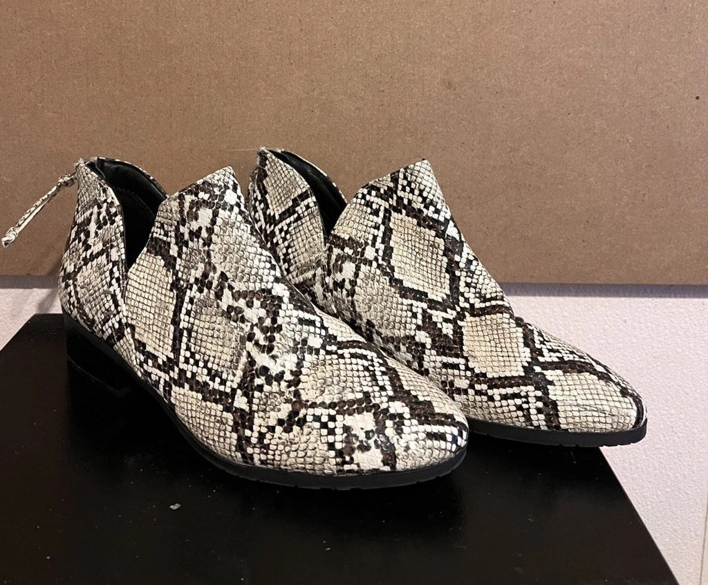 Kenneth Cole Reaction Women's Side Skip Snake Skin Boots Sz 8