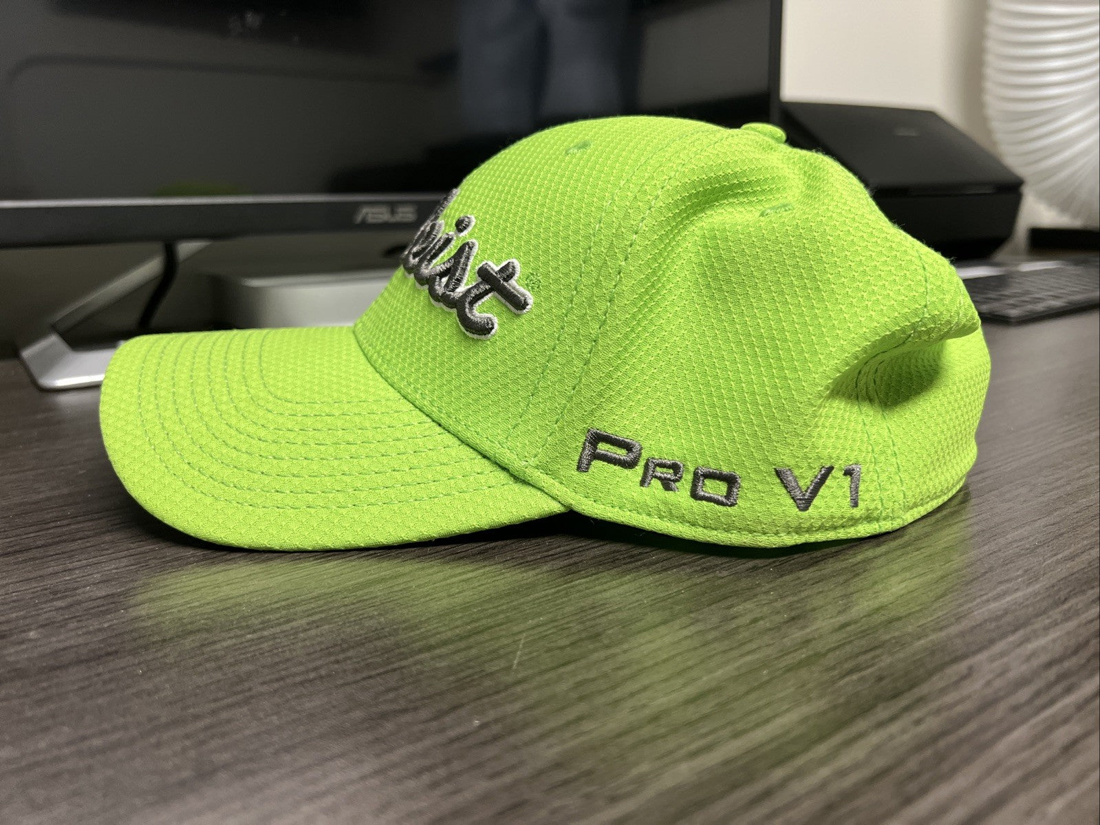 Titleist FJ Pro V 1 Lime Green Large/XL  Fitted Hat Golf Cap