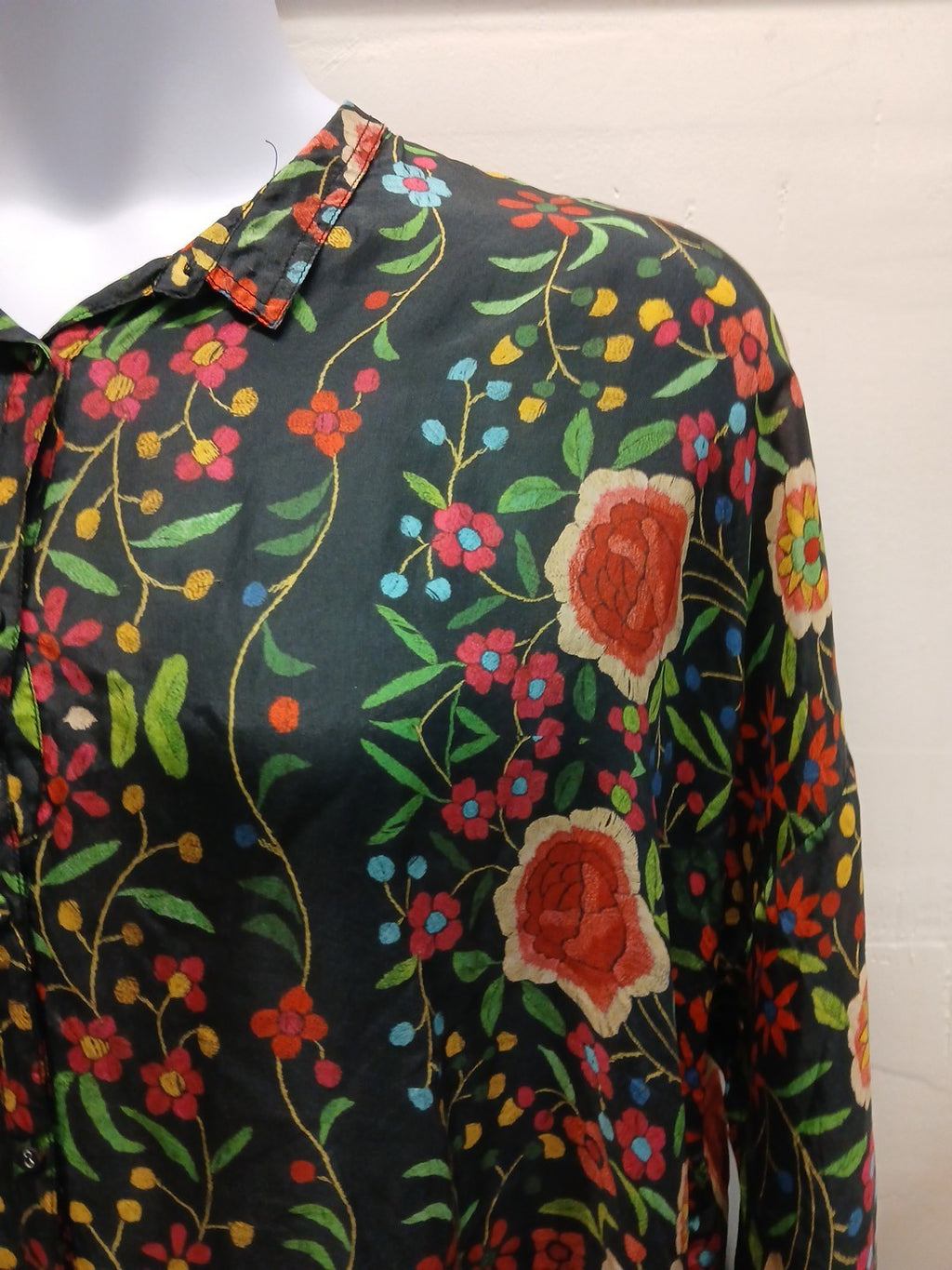 Johnny Was XL Silk Floral Pattern Button Up Collared Blouse