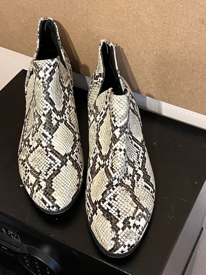 Kenneth Cole Reaction Women's Side Skip Snake Skin Boots Sz 8