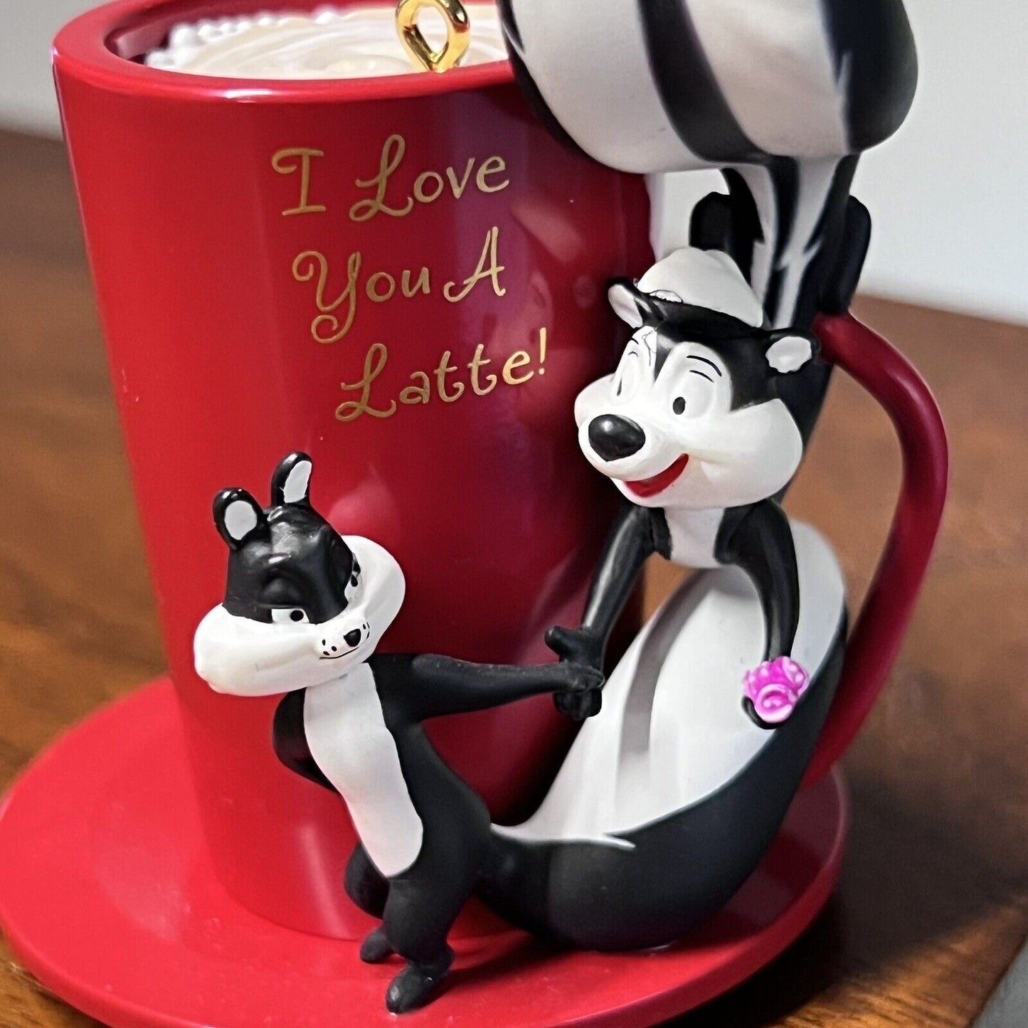 2006 Looney Tunes “Love You A Latte” Pepe Le Pew & Penelope Hallmark Ornament