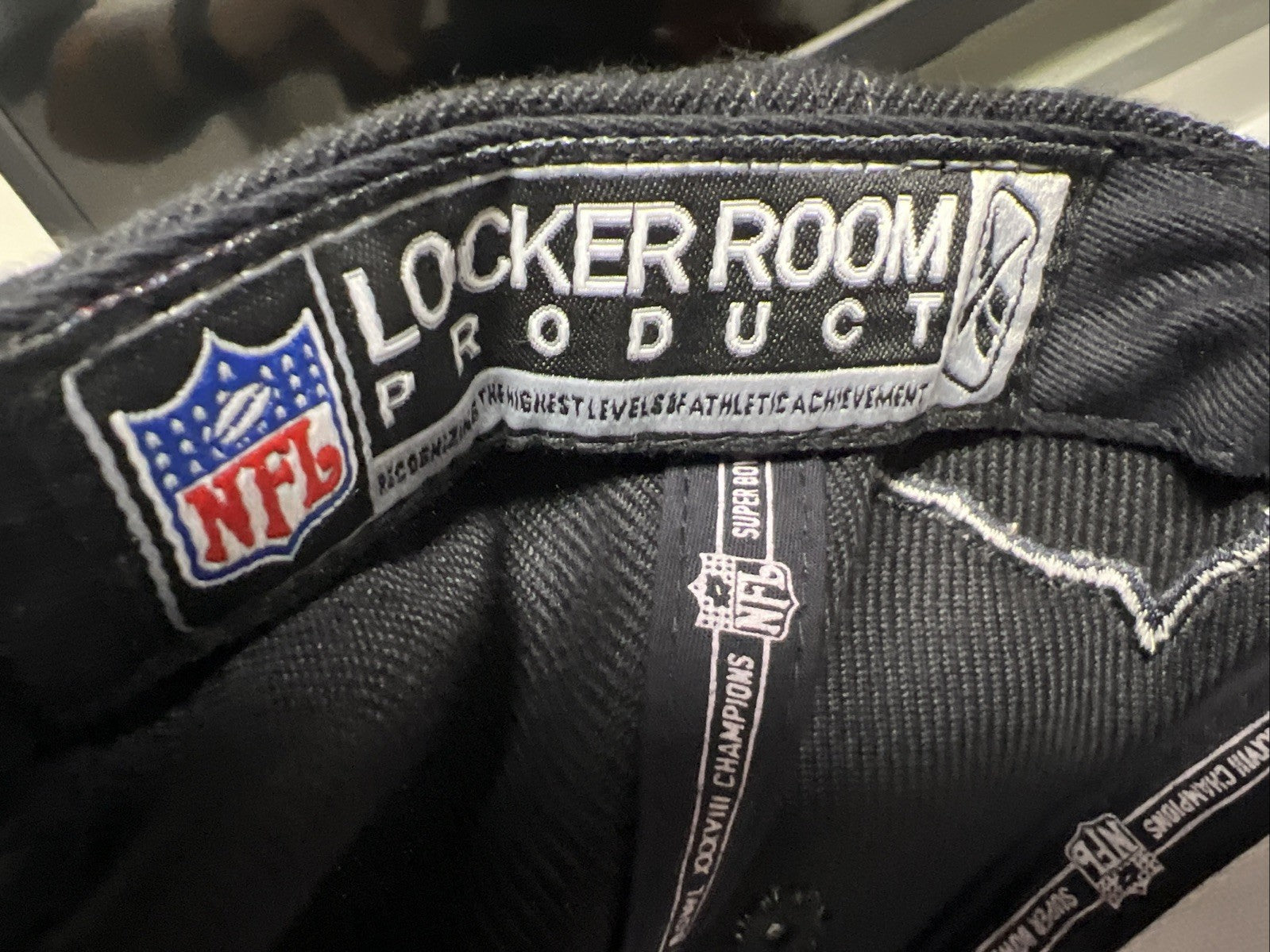 New England Patriots Super Bowl XXXVIII 38 Champions Locker Room Hat NFL