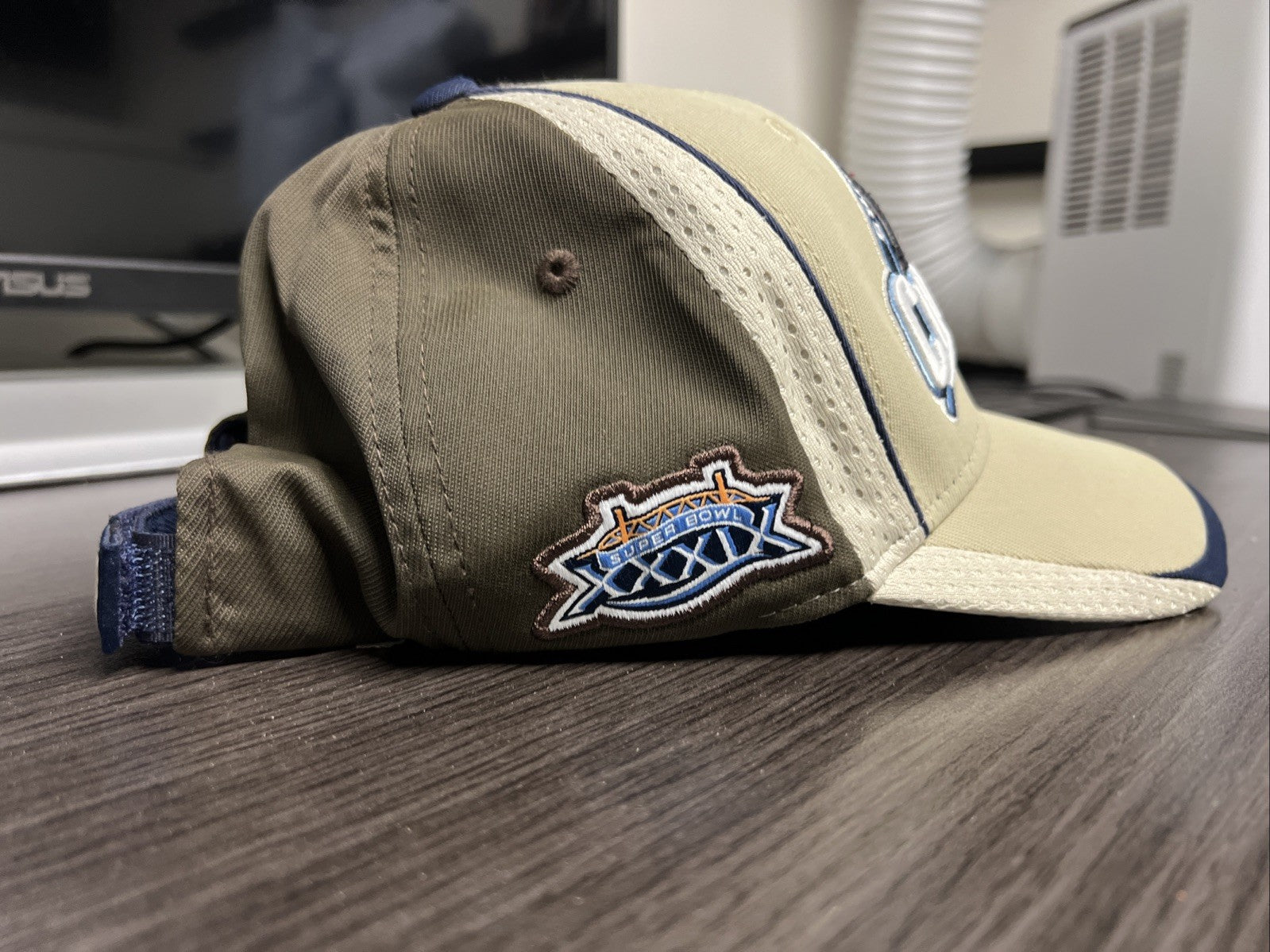 New England Patriots NFL Super Bowl XXXIX Champions Strapback Cap Hat - NWT