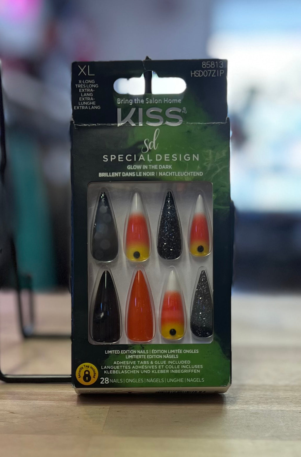 KISS Special Design Glow In the Dark Press On Halloween 28 Nail Set