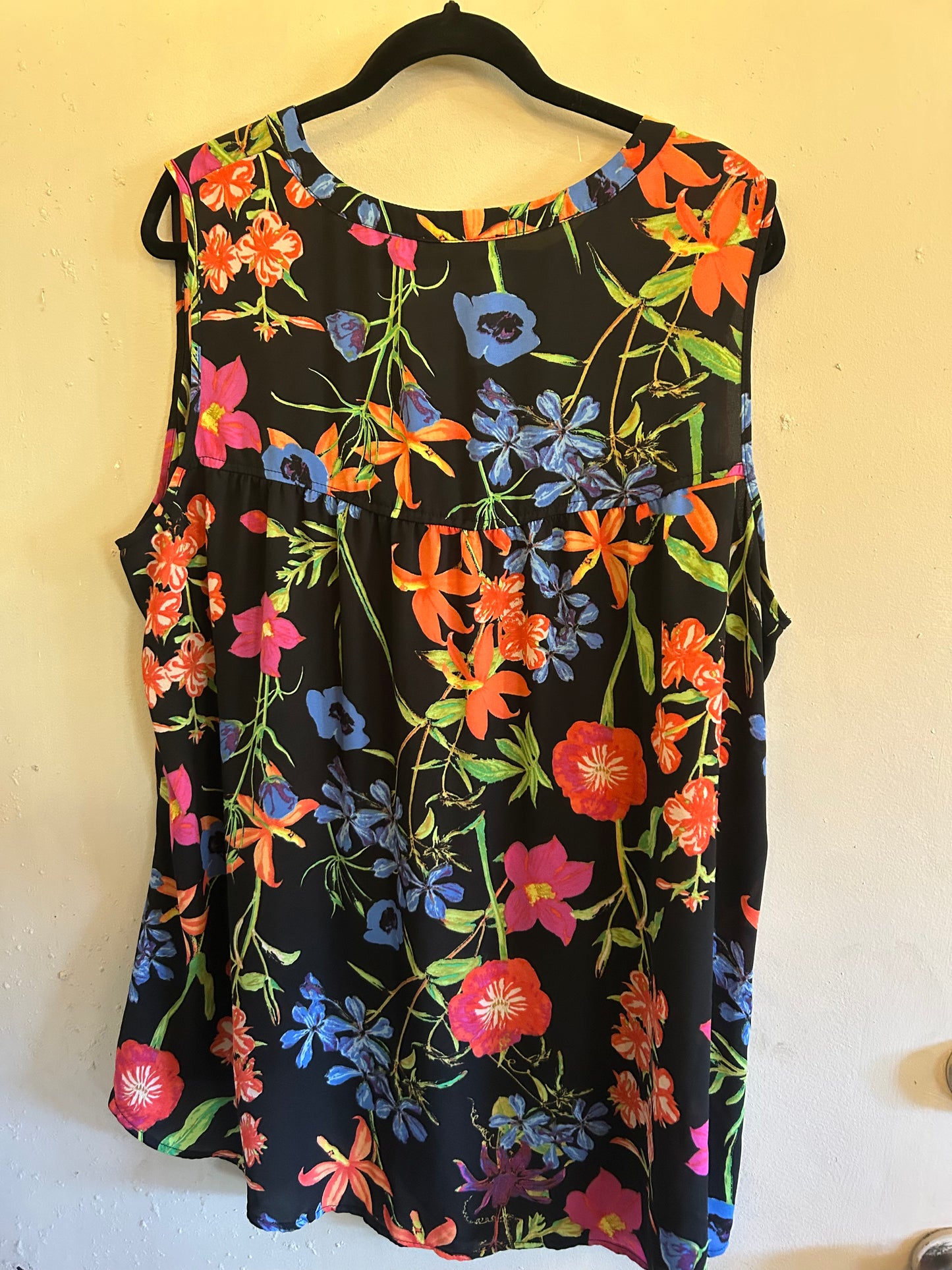 Spense Black tank flolral pattern