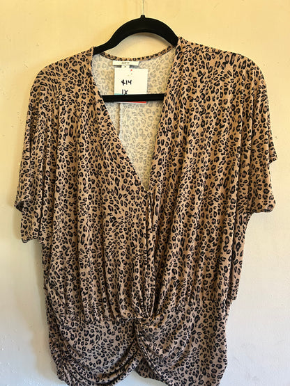 Bar III Leapord print V neck knotted bottom shirt