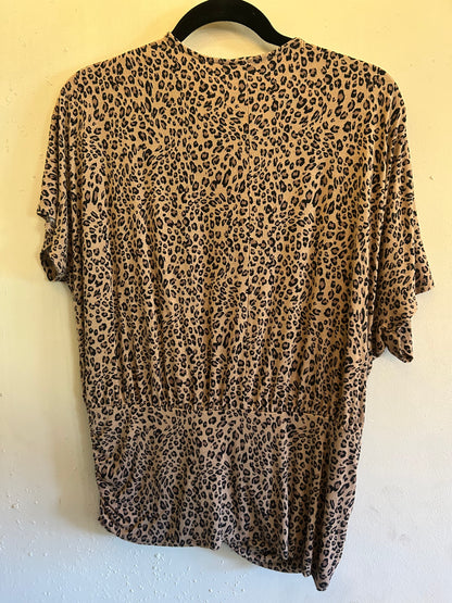 Bar III Leapord print V neck knotted bottom shirt