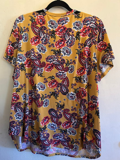 Just Be Gold paisely floral v neck