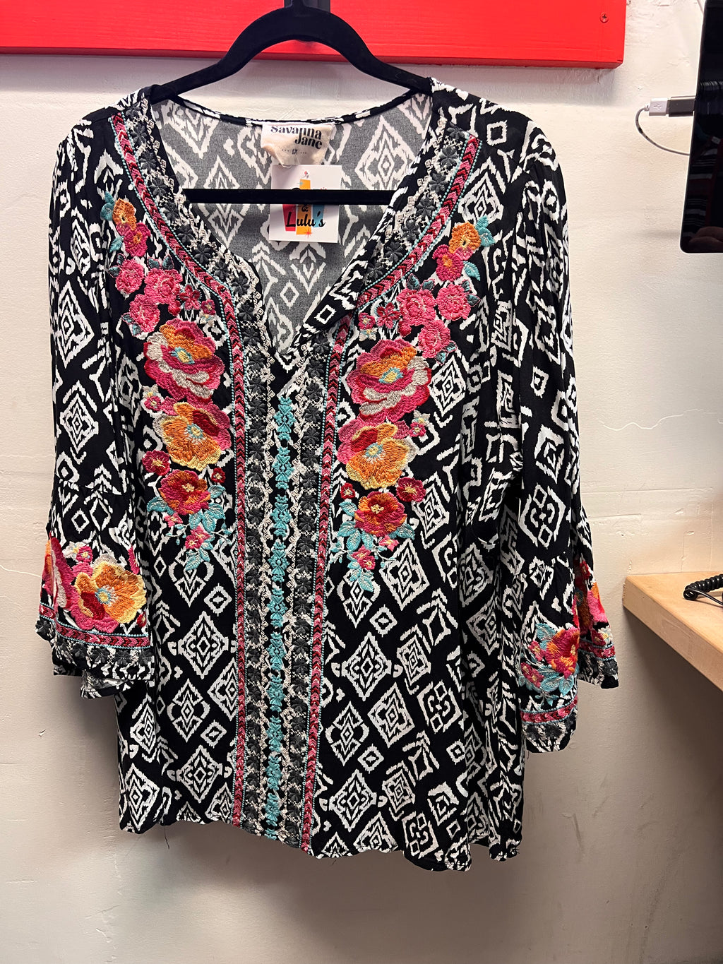 Savanna Jane Black and White w/Floral Embridered Blouse