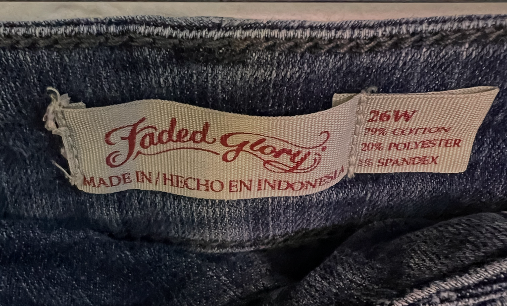 Faded Glory Standard Wash 5 Pocket Mid Length Jean Shorts