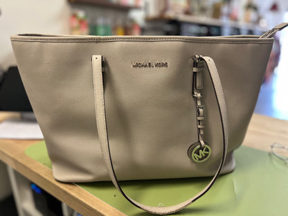 Michael Kors Large Leather Light Cream Tote w/Center Laptop Pocket #3860Q0 CJ00980